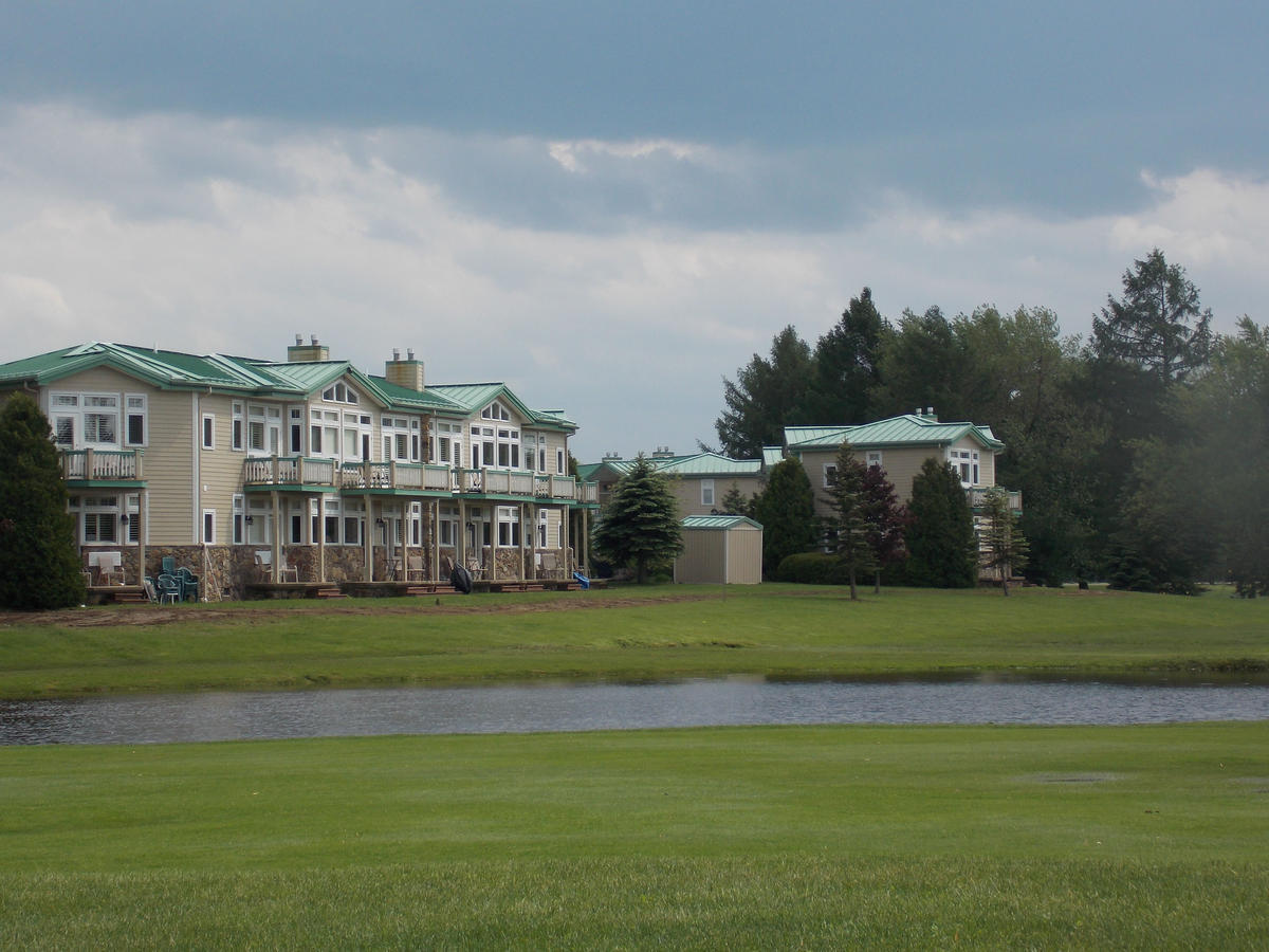 Fairway Suites At The Peak French Creek Екстериор снимка