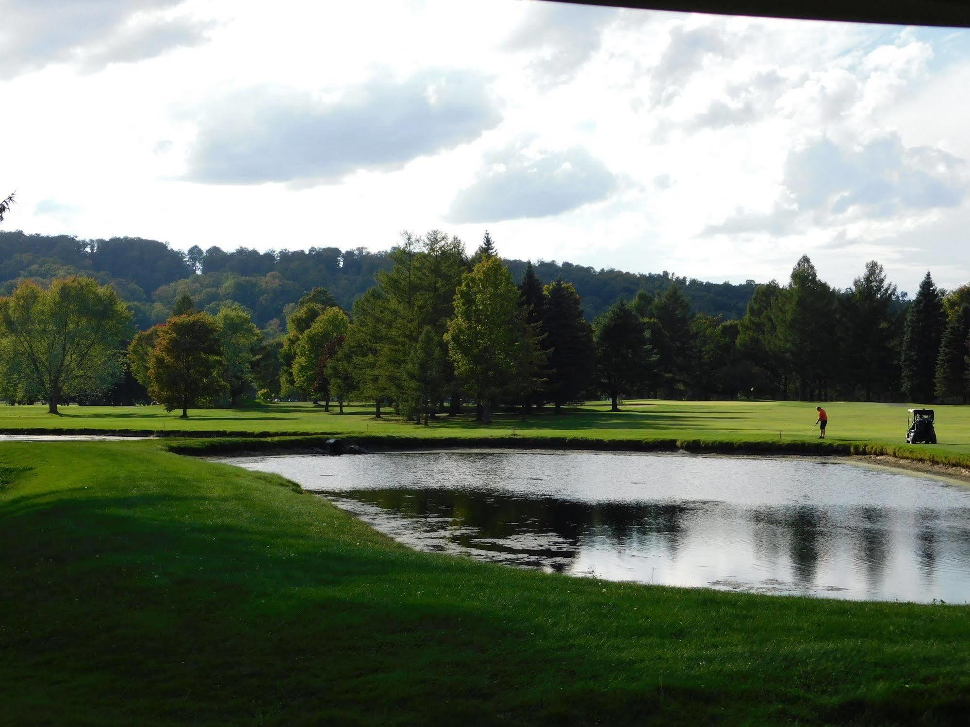 Fairway Suites At The Peak French Creek Екстериор снимка