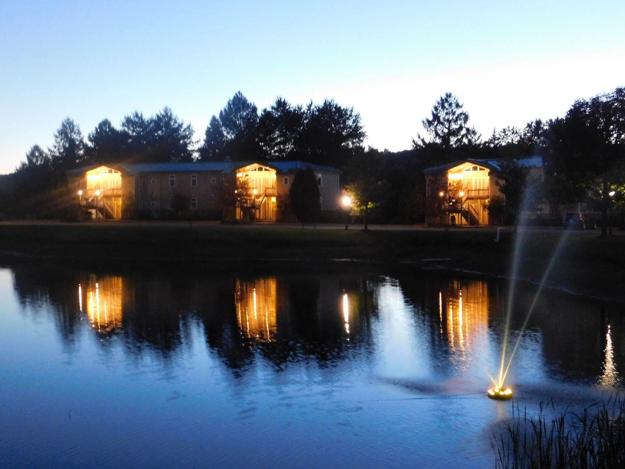 Fairway Suites At The Peak French Creek Екстериор снимка